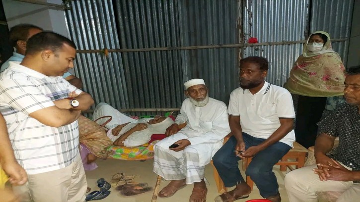 শিবগঞ্জে সেই অসহায় মা-বাবার আশ্রয় মিলল মেয়ের বাড়িতে